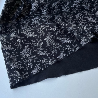 Фланель Грация на черном фоне