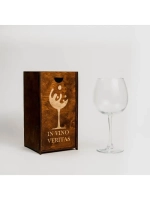 Бокал для вина с гравировкой в подарочной упаковке
