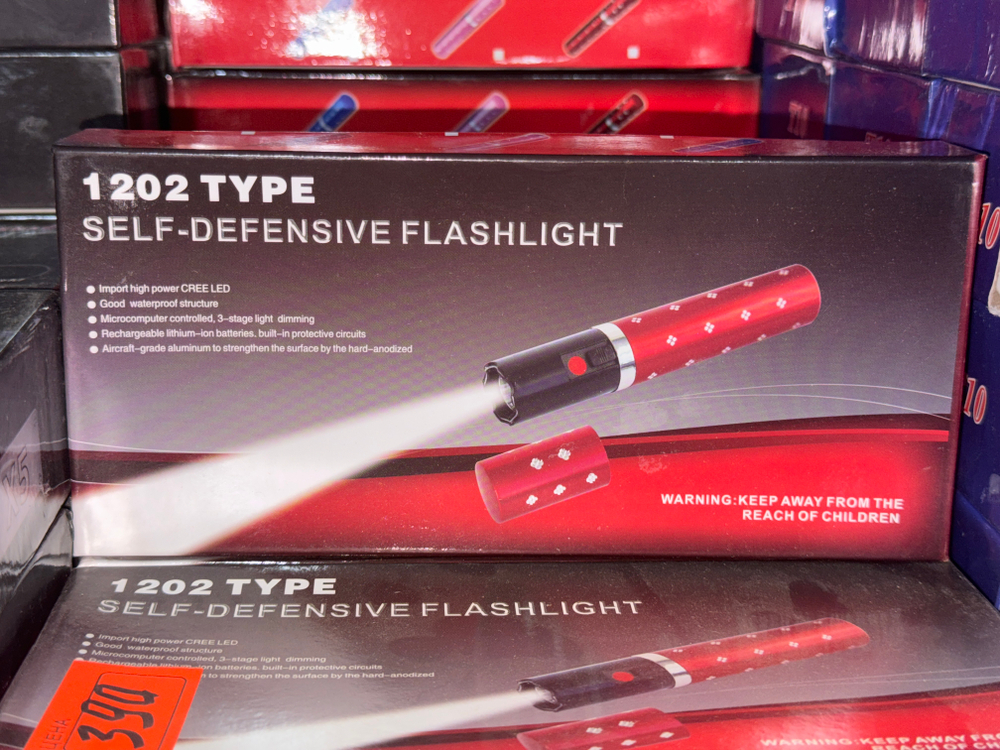 Фонарь-электрошокер 1202