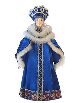 Фарфоровая кукла Боярыня в традиционном зимнем костюме