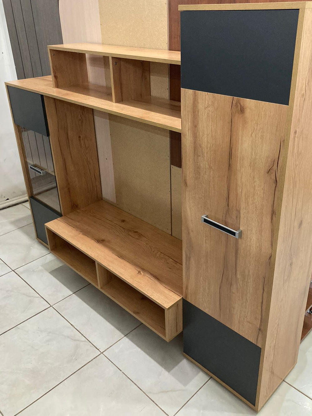 Стенка Александра-5 ЛДСП дуб золотистый/антрацит