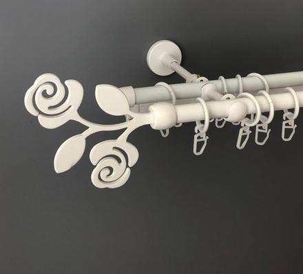 Карниз кованый "Роза Ост" d16 мм трехрядный со второй направляющей, цвет белый