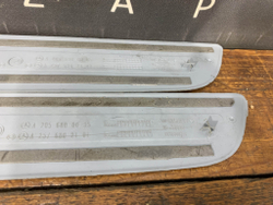 Накладки порога комплект Mercedes C (W205) 14-нв Б/У Оригинал A2056800035