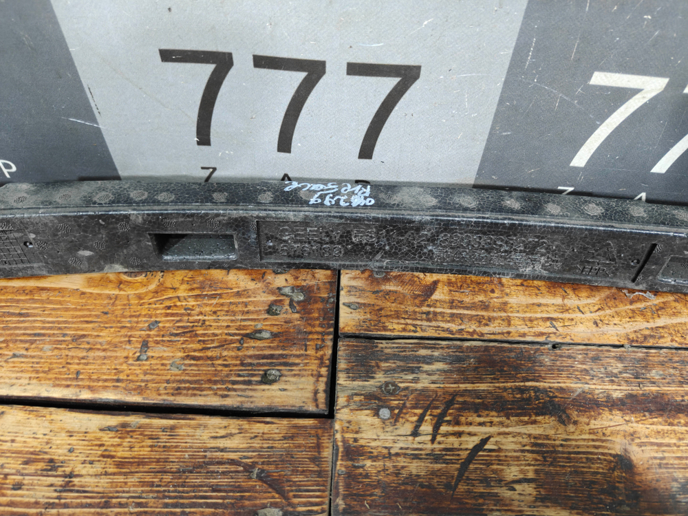 Абсорбер (наполнитель) переднего бампера Geely Preface 24-нв Б/У Оригинал 8893395272