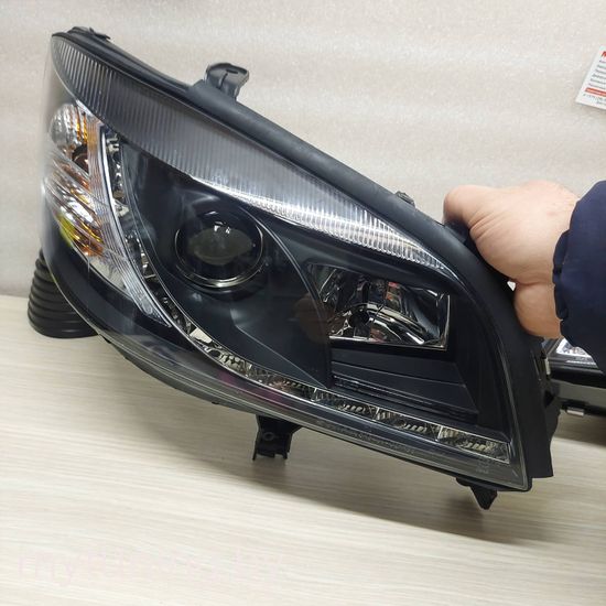 Передние фары daylight black для Opel Zafira A