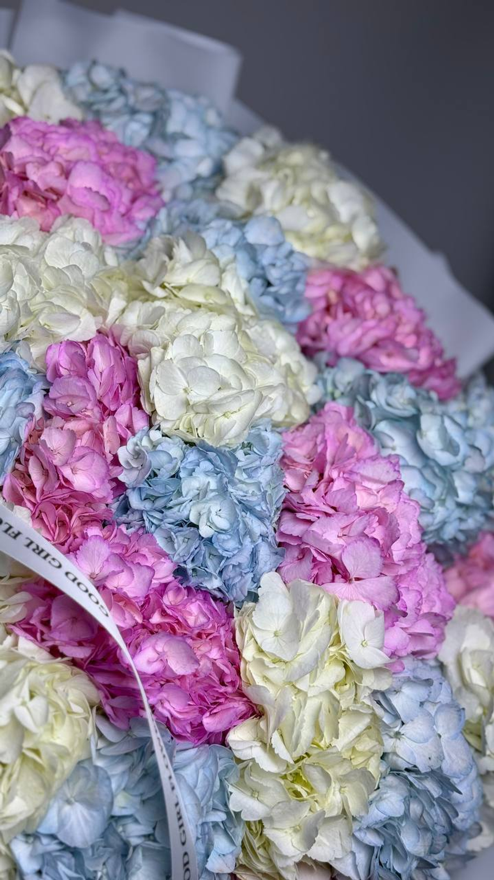 Воздушный букет с гортензиями