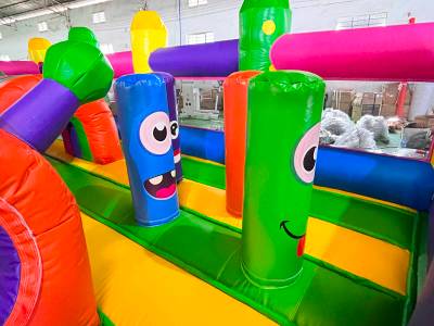 Коммерческий надувной батут «Монстроленд» 7*6*5,6 м