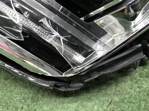 Битая Фара правая Cadillac Escalade 4 (14-20) LED