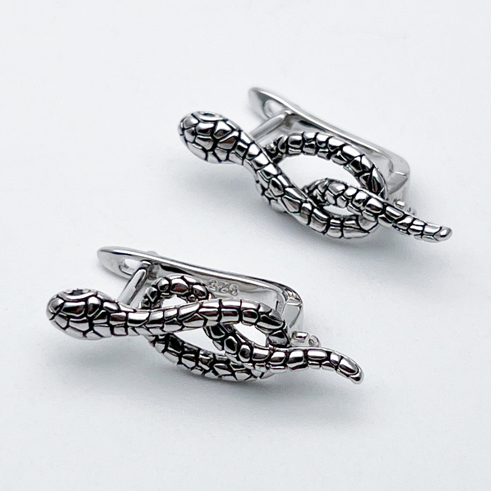 Ювелирные швензы Змея с родиевым покрытием, фианиты, размер 24*8 мм, цена за пару