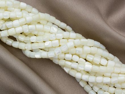 Нить бусин из натурального перламутра 6мм, бочонок