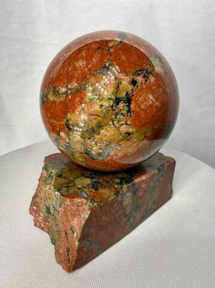 Меланит (Сфера с подставкой)