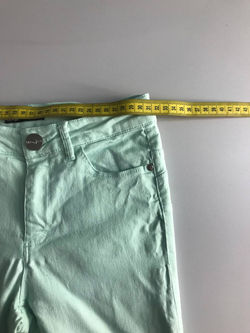 Джинсы Oodji красивого оттенка, маркировка 25, визуально на 40 размер