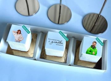 Пирожные с фото и надписями - коробочка на 3 шт