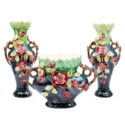 Гарнитур из двух интерьерных ваз и жардиньерки. Майолика, барботин, роспись. Франция. к. XIX в.