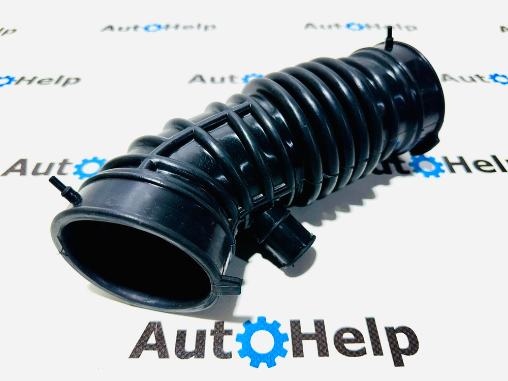 Патрубок воздушного фильтра 16576-EJ70A Nissan Fuga Y50 VQ35