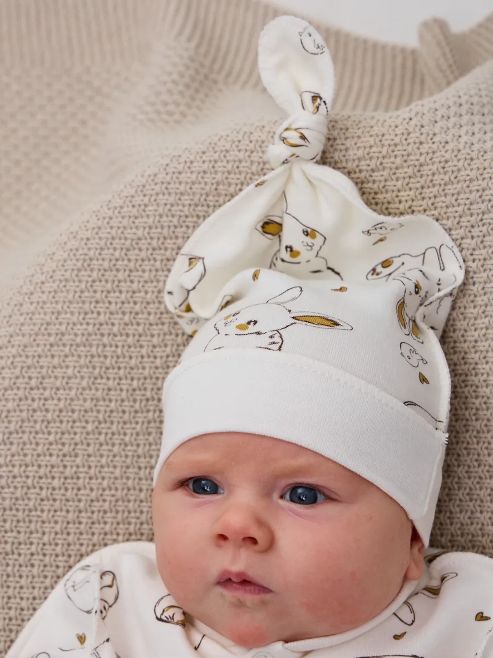 Конверт на выписку весна c костюмом