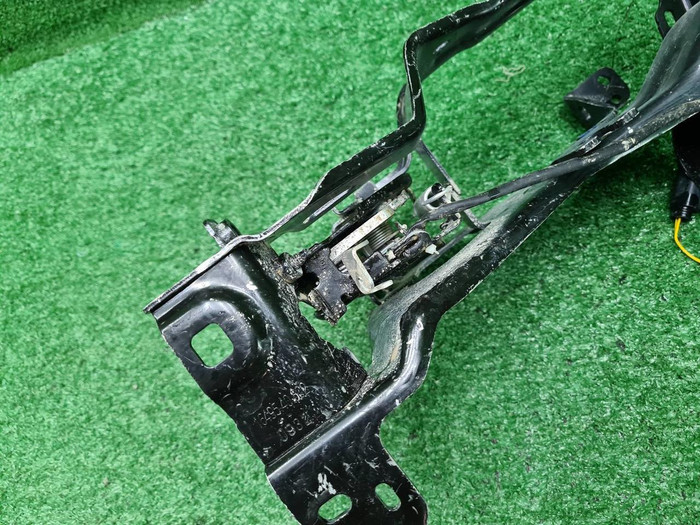 Кронштейн фары левый BMW X5 G05 (2018-н.в.)