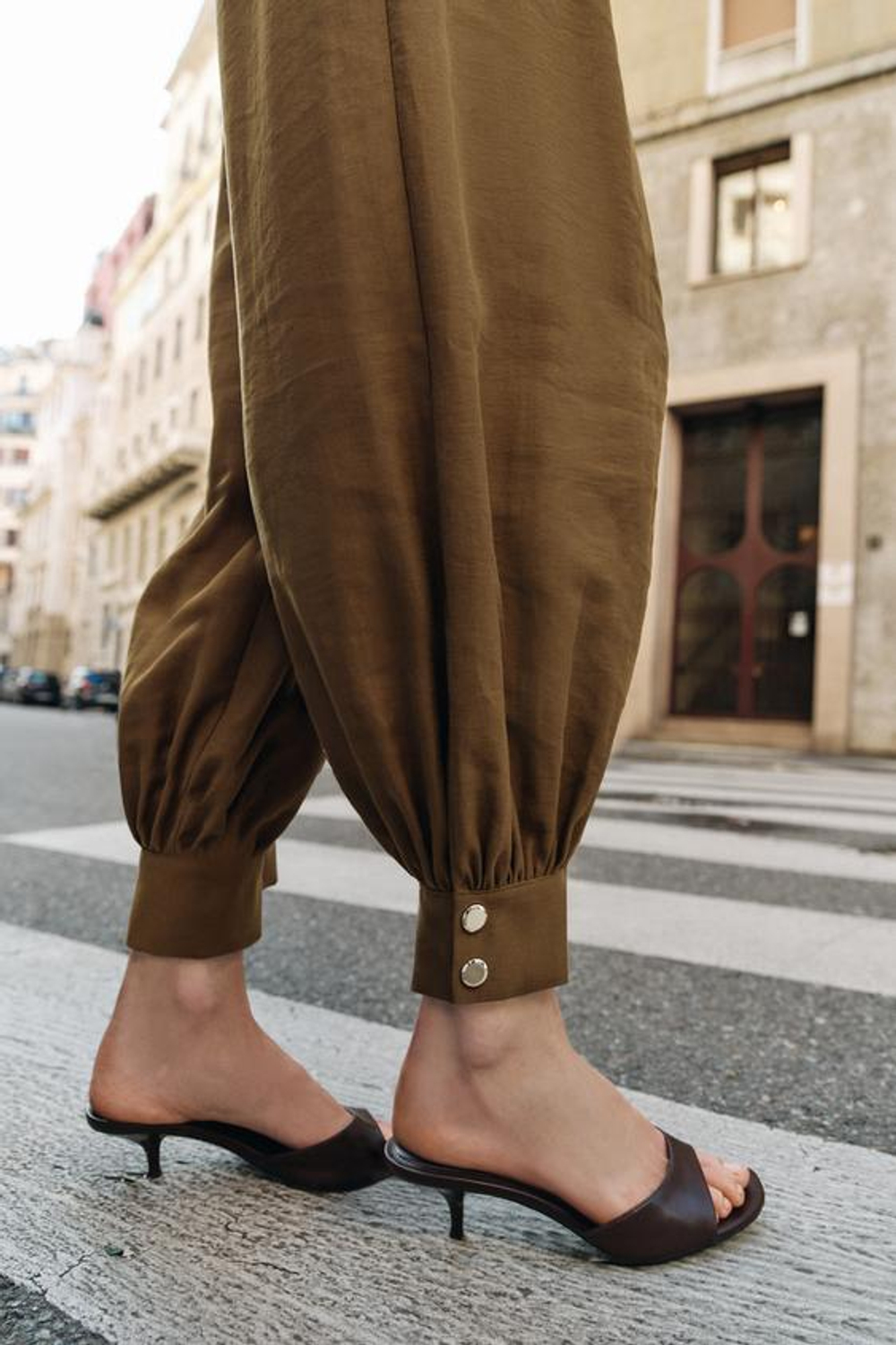 ZARA БРЮКИ-БАГГИ С ЦЕПОЧКОЙ, ОЛИВКОВЫЙ