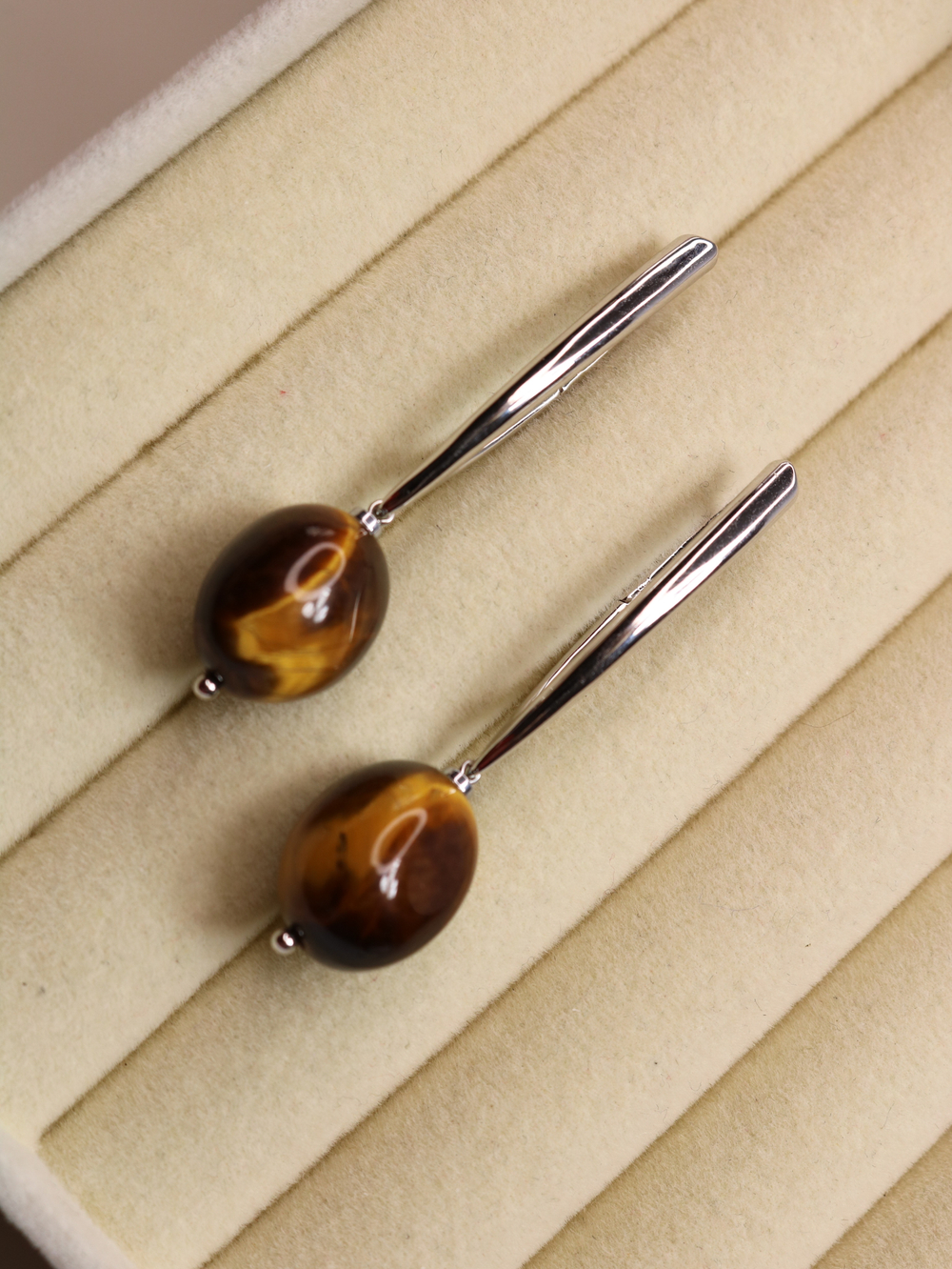 alt=Серьги бижутерия с натуральными камнями Викторинэль