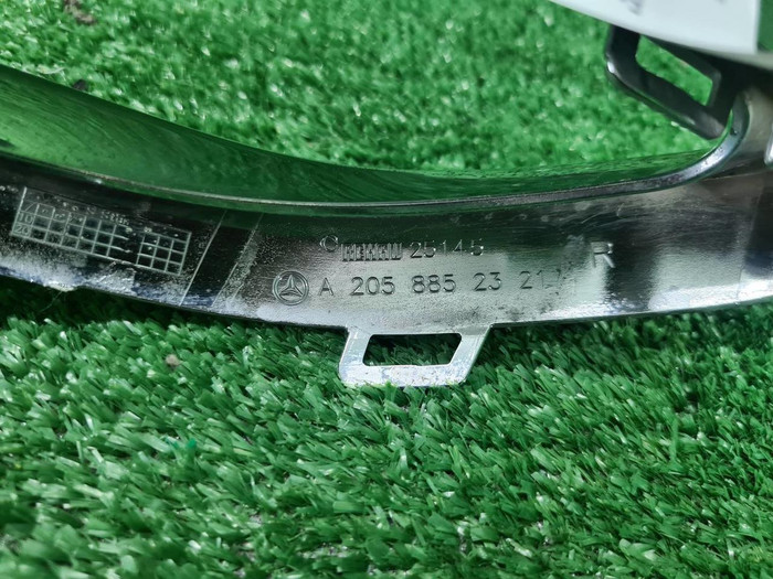 Насадка глушителя правая Mercedes C W205 (2014-2018)