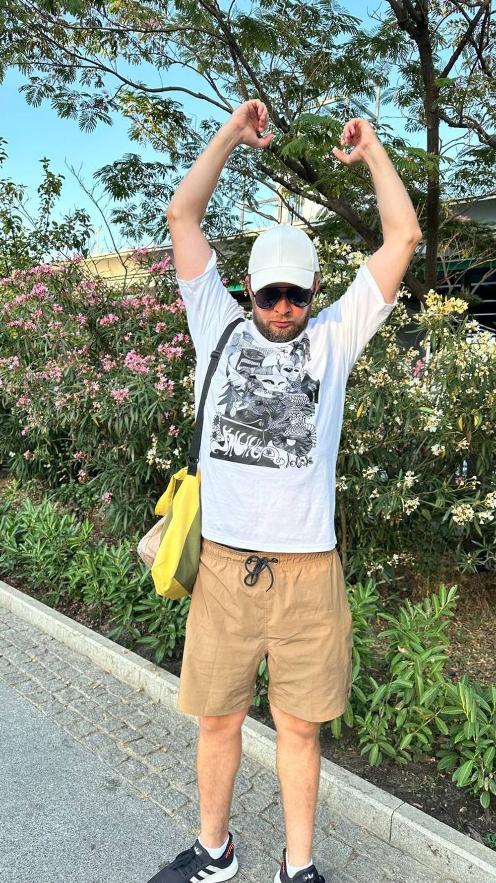 Футболка Klumba оверсайз с принтом белая