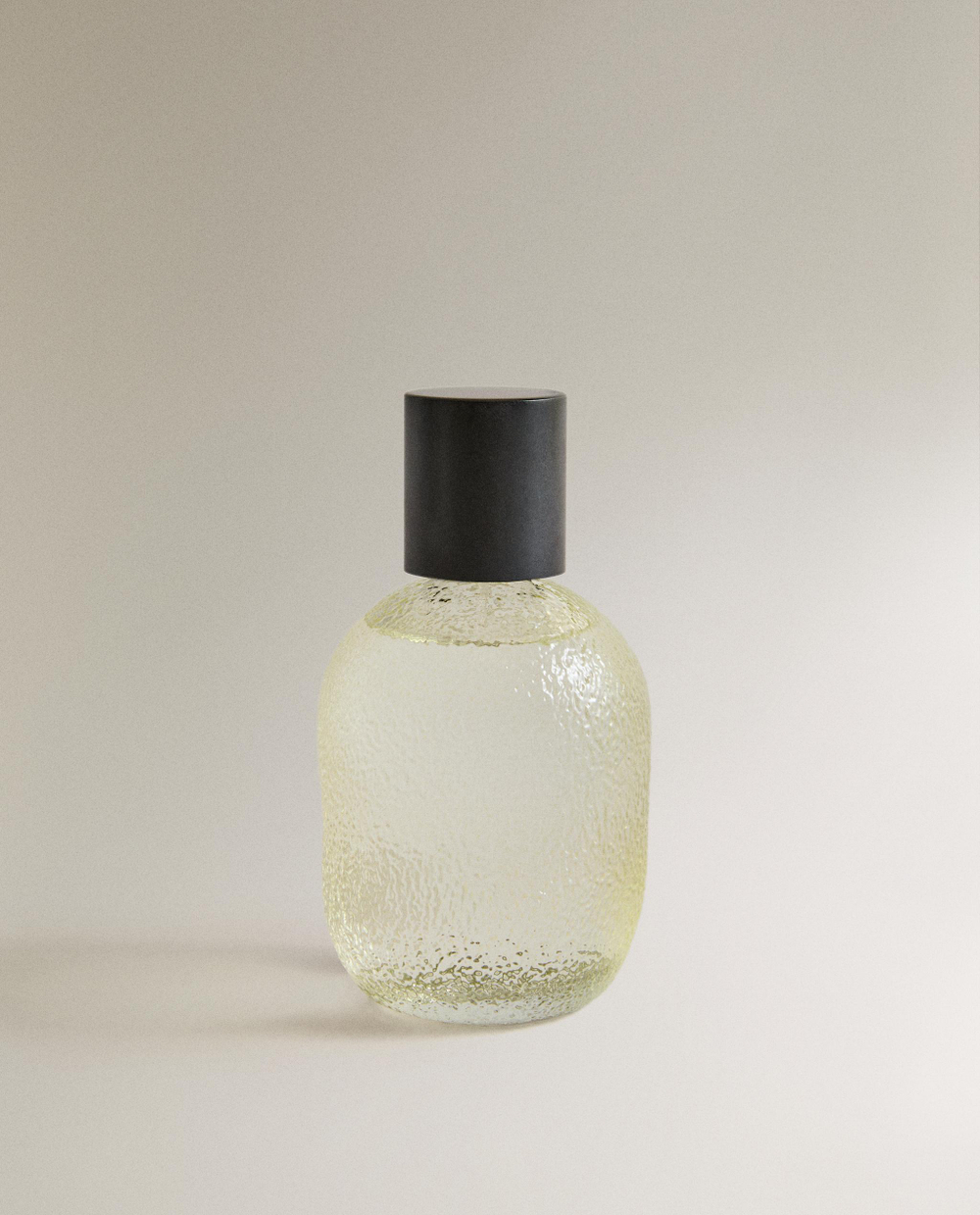 Zara Home Ароматический спрей для тканей и одежды Vetiver Melon 190 мл, освежитель, аромат древесный