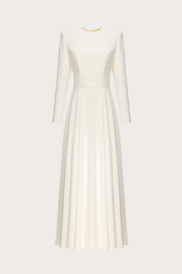 ПЛАТЬЕ ИЗ МОЛОЧНОГО ШЕЛКА С КРУЖЕВНОЙ КОКЕТКОЙ