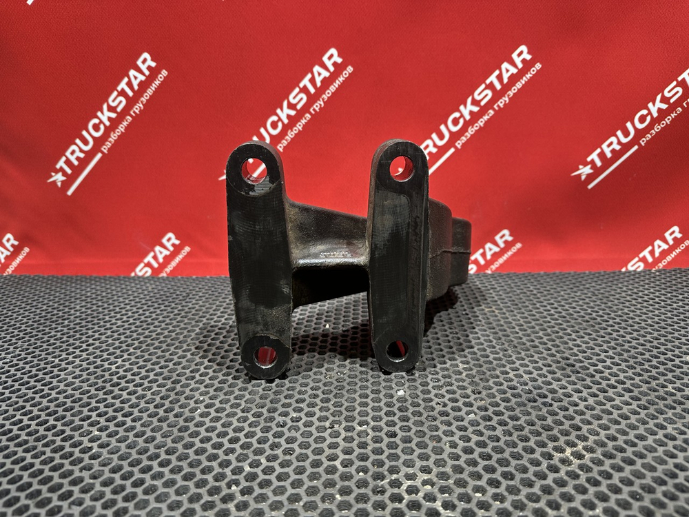 Кронштейн двигателя передний левый