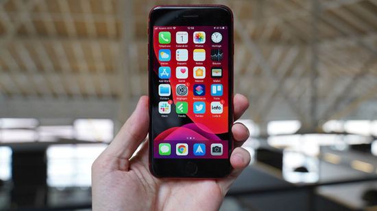 Apple iPhone SE 2022 vs Apple iPhone SE 2020 - Сравнение производительности процессора, характеристик камеры и экрана, цветов и дизайна.