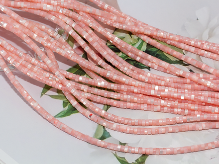 Нить бусин из перламутра 4мм (розовый теплый)