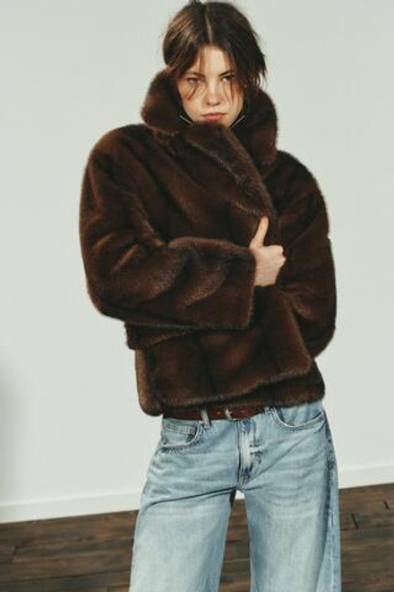ZARA КОРОТКАЯ ШУБА ИЗ ИСКУССТВЕННОГО МЕХА, ТЕМНО-КОРИЧНЕВЫЙ