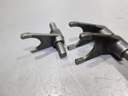 Вилки КПП Suzuki Djebel 200 SH42A H402 96г 021717