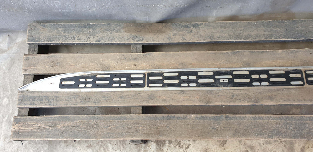 Накладка подножки левой Mercedes GLE (W166) 11-18 Б/У Оригинал A1666980348