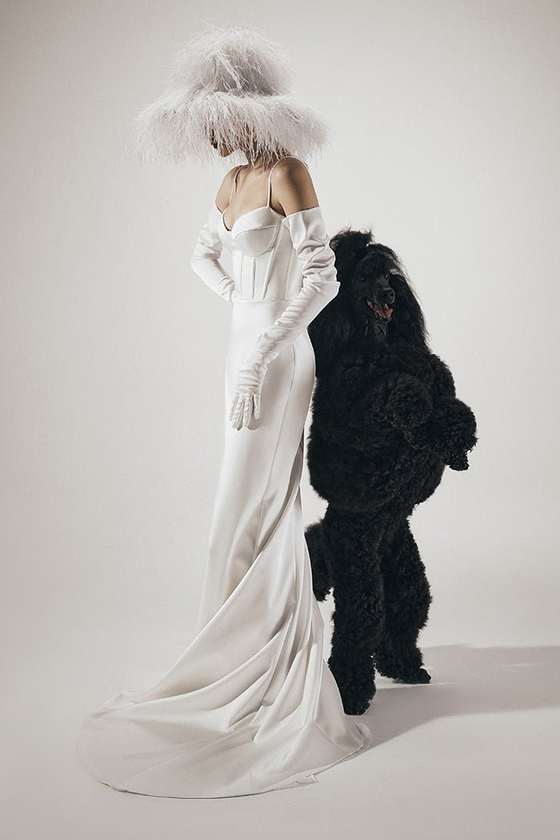 Платье макси корсетное из атласа со шлефом