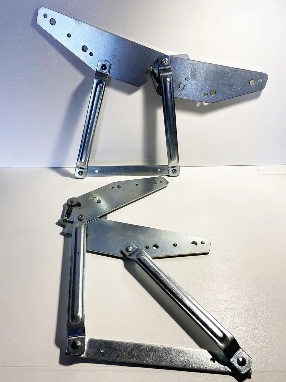 Механизм книжка для диванов №504, комплект пр. и лев. деталь