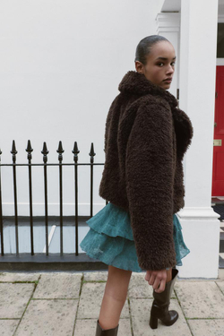 ZARA КОРОТКАЯ ШУБА ИЗ ИСКУССТВЕННОЙ ОВЧИНЫ, КОРИЧНЕВЫЙ