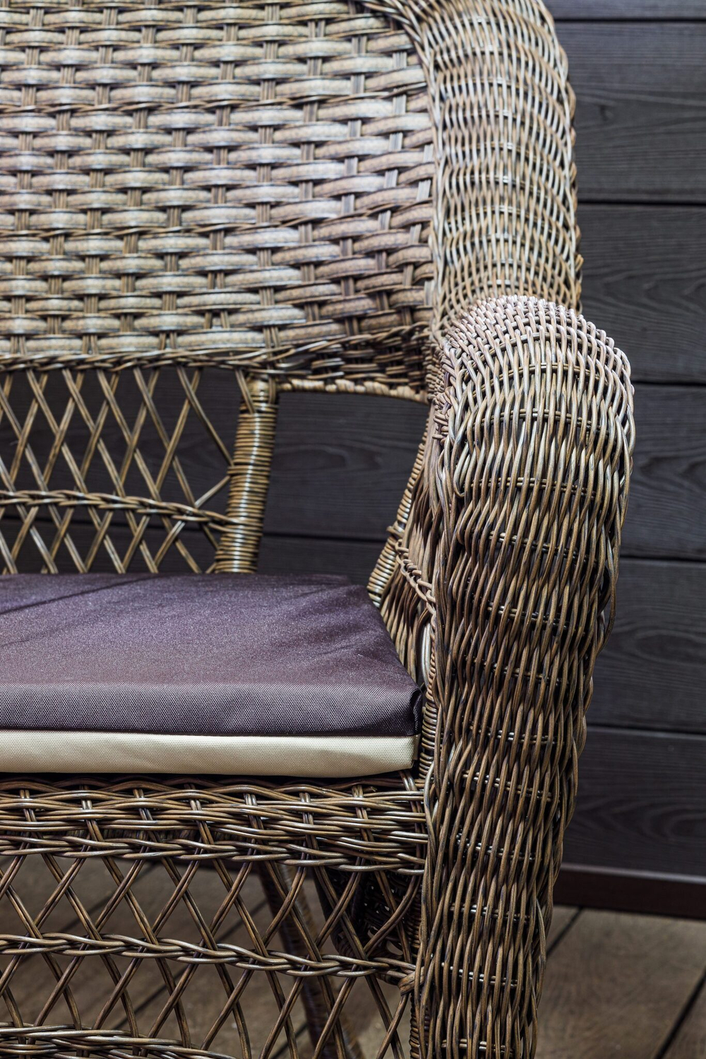 Кресло из искусственного ротанга МЭДИСОН «MEDISON» арт.М00130 brown с подушками на сидение