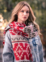 Теплый палантин с орнаментом