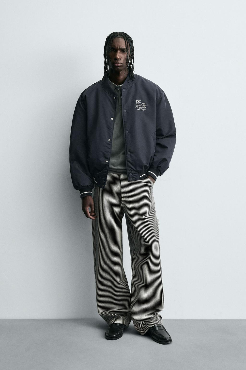 ZARA КУРТКА-БОМБЕР С КОНТРАСТНОЙ ВЫШИВКОЙ, СИНИЙ