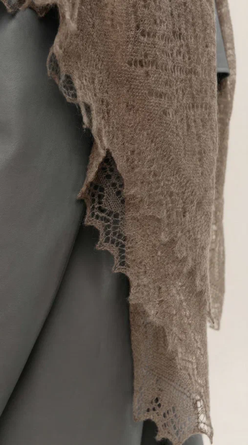 Оренбургский пуховый платок-паутинка А110-03 серый