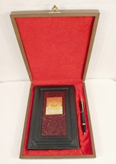 Набор "Ежедневник "Герб РФ" (златоустовская гравюра) из натуральной кожи со съемной обложкой и ручкой Parker"