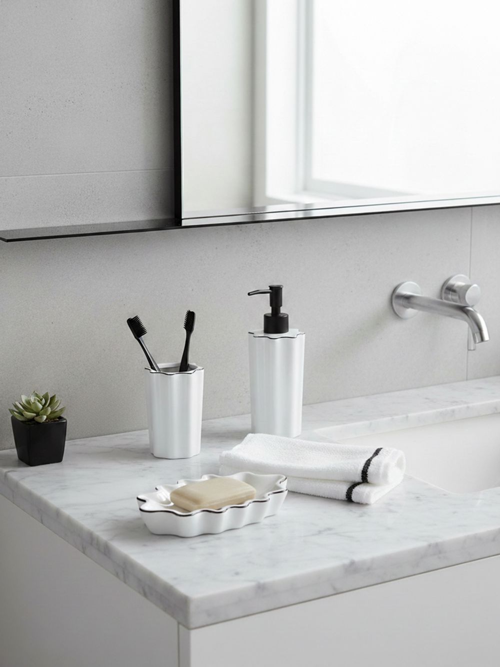 Стакан для зубных щеток Camellia, белый