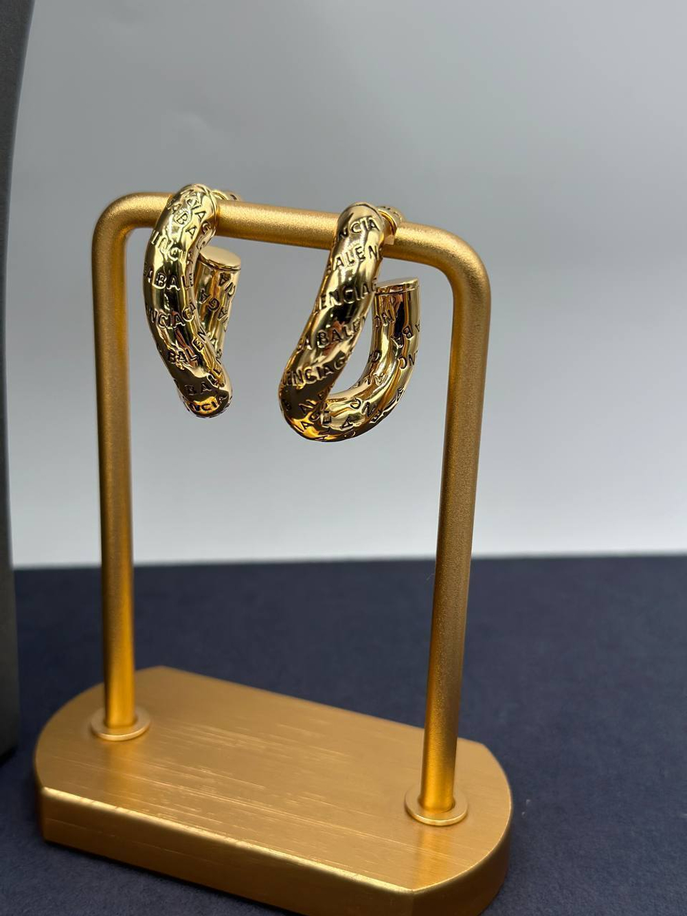 Серьги Balenciaga