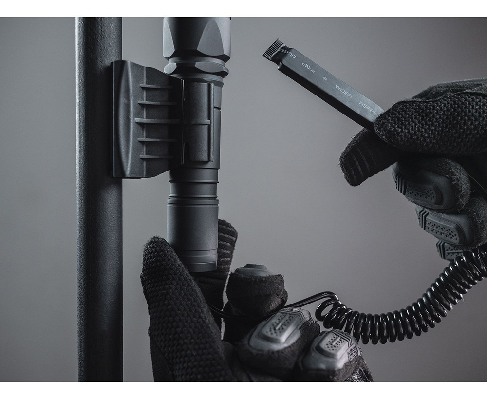 Тактический светодиодный фонарь Armytek Dobermann Extended Set с холодным светом и аккумулятором