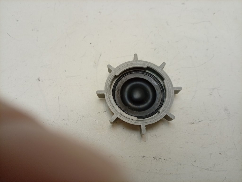 DIS5831 ктп4 Крышка бочка для соли посудомоечной машины Beko б/у