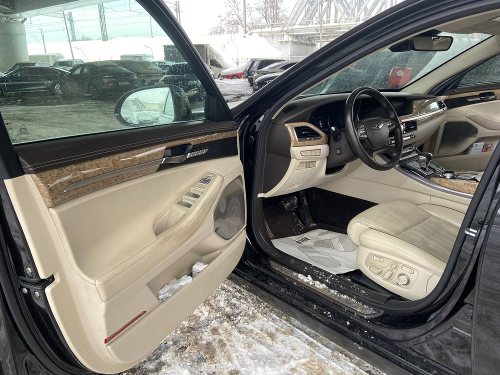Genesis G90 Royal 5.0 T-GDI 8AT 4WD
