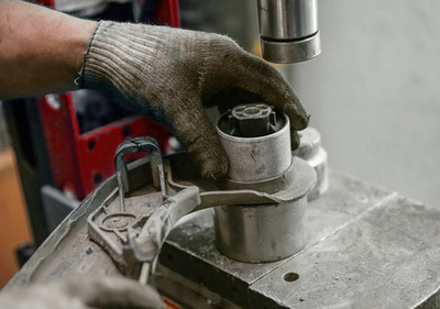 Замена сайлентблоков и шаровых опор с пере-прессовкой на рычаге (одна сторона)