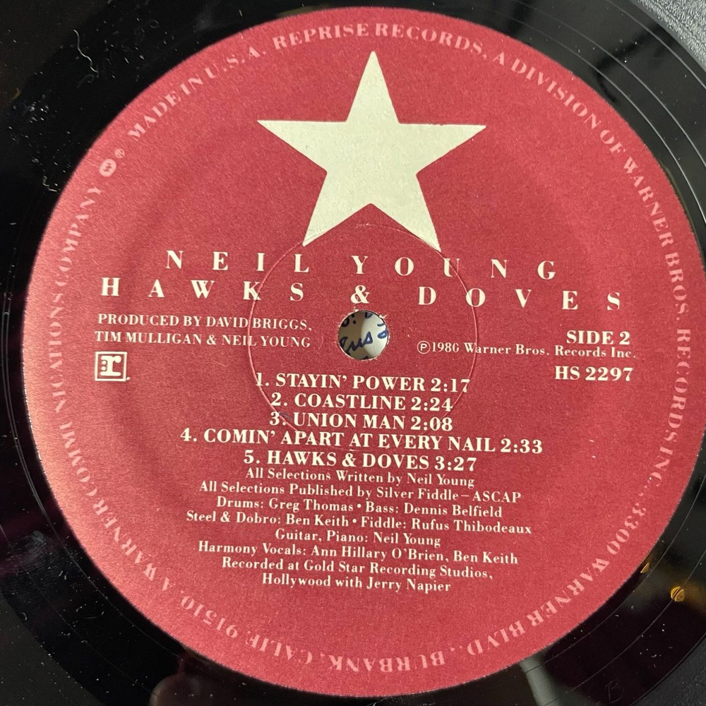 Винтажная виниловая пластинка LP Neil Young Hawks and Doves (USA 1980) (Promo)