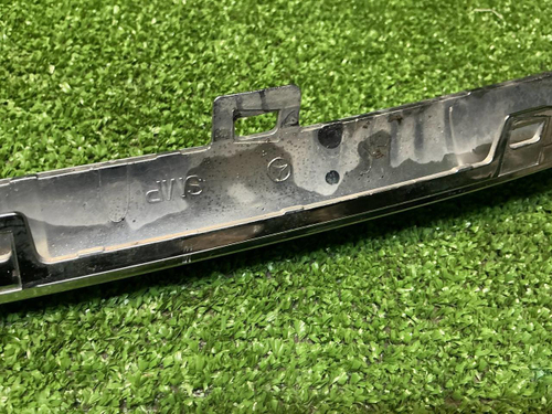 Молдинг решетки радиатора Mercedes V W447 (14-нв)