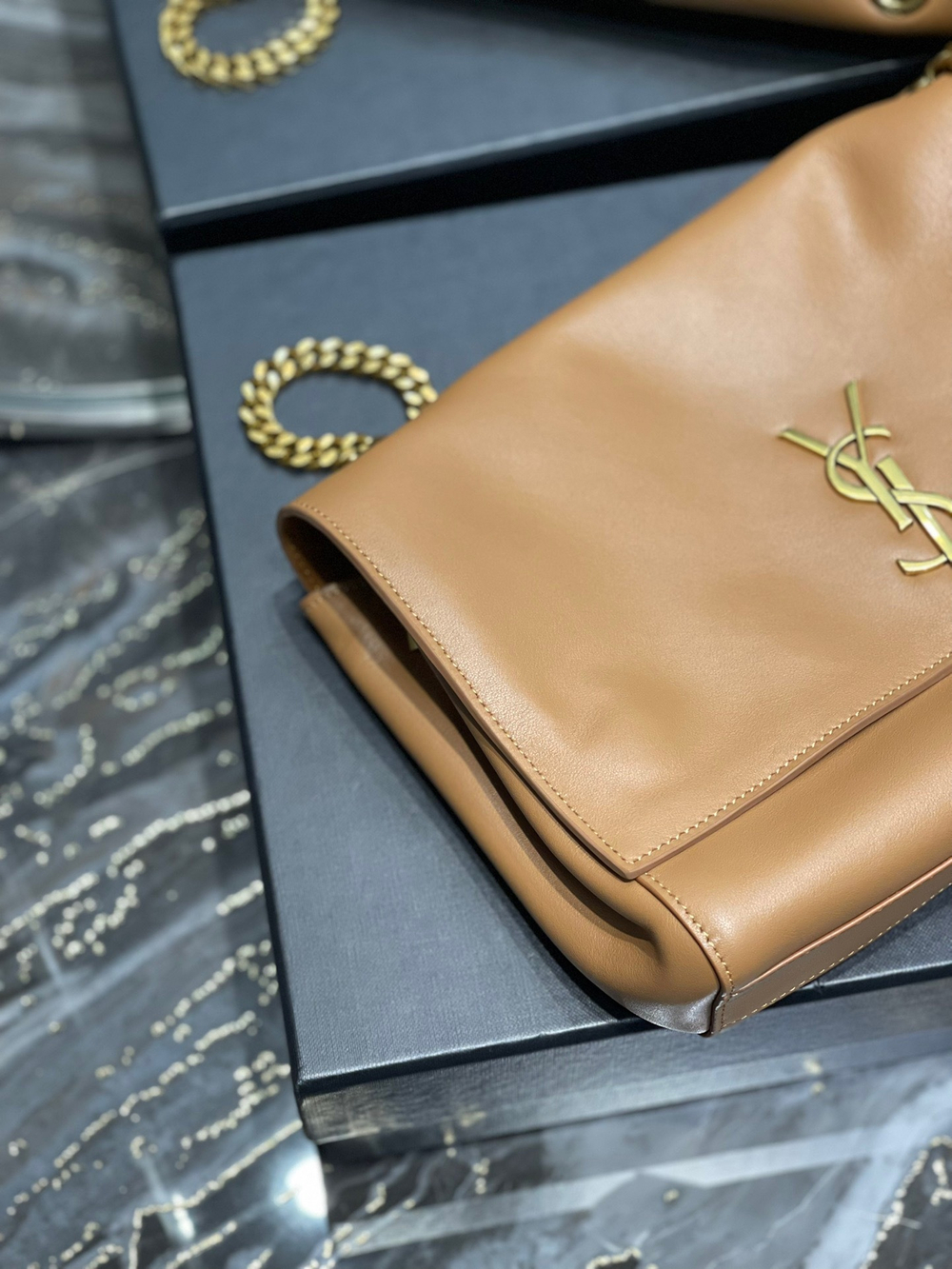 Saint Laurent Kate Medium Reversible Chain Bag 28 cm